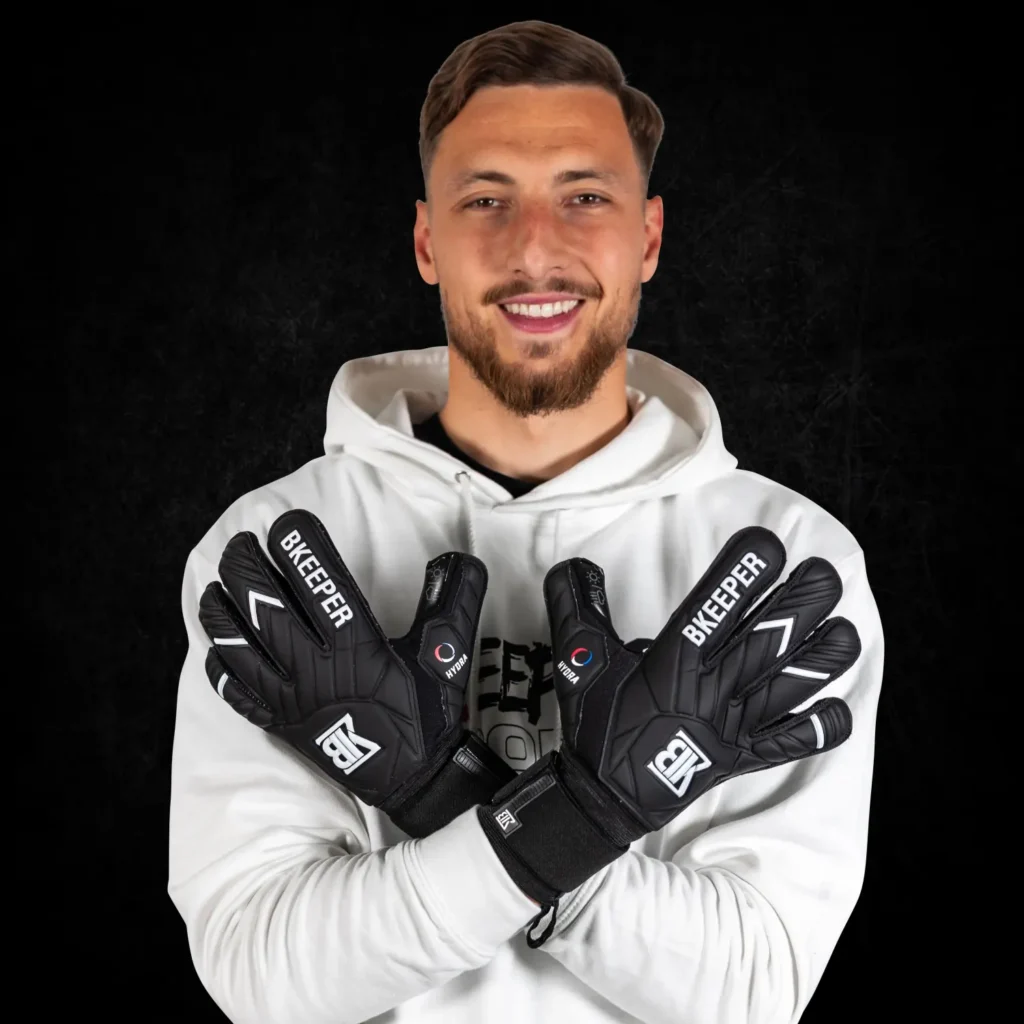 Hydra Black goalkeeper gloves